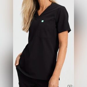 NWOT - Garde-Malade "Gabrielle" black 1-pocket scrub top- S